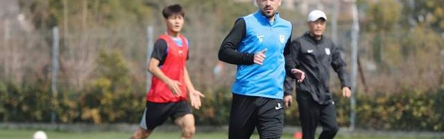 斯坦丘休2天，大连4将连轴转 杨铭锐实力大于名气，控球是陷阱
